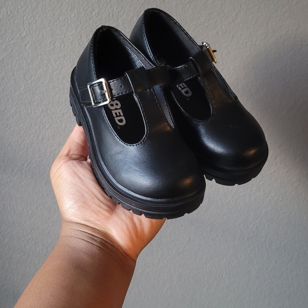 Unr8ted Mary Jane shoes • size: 8M